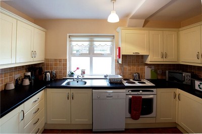 Kitchen in the ground floor apartment at Árasáin Bhalor - 4 Star Self Catering Apartments & House, Falcarragh, County Donegal, Ireland