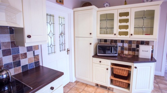 Kitchen in the holiday home at Árasáin Bhalor - 4 Star Self Catering Apartments & House, Falcarragh, County Donegal, Ireland