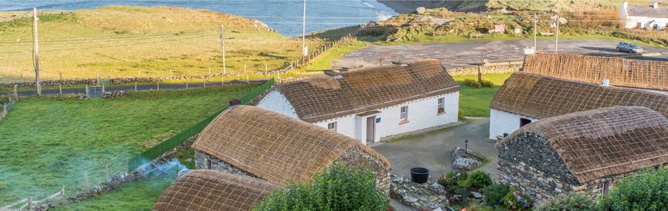 An Cláchán Gleann Cholm Cill / Glencolmcille Folk Village