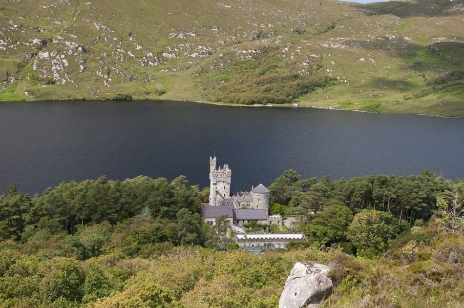 Glenveagh National Park, County Donegal, Ireland near Árasáin Bhalor - 4 Star Self Catering Apartments & House, Falcarragh